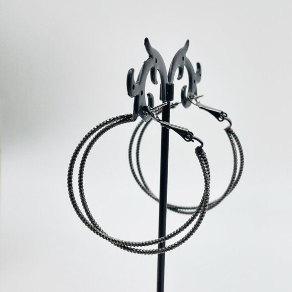 METAL Silver Tone Earrings Textured Hoop Lightweight Modern Fashion Jewelry - Picture 7 of 9